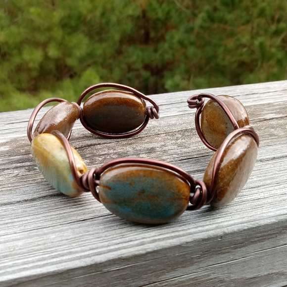 💥 CLOSET CLOSING SALE 💥 Wire ceramic bracelet - Picture 3 of 5